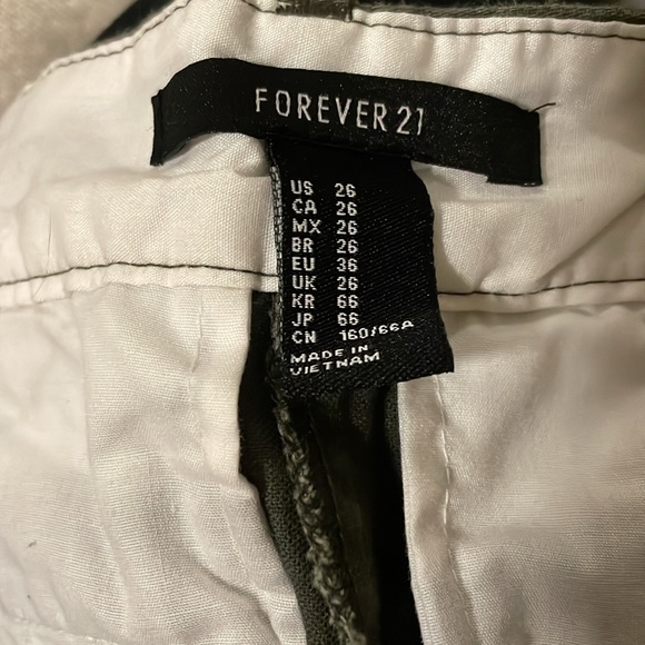 Army Green Shorts Forever 21 Size 26 - Picture 2 of 2